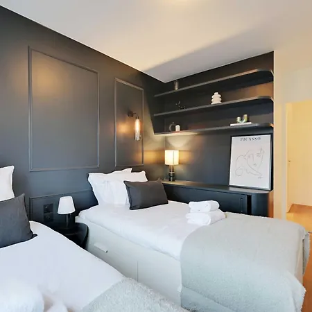 Charming With Balcony Apartment *